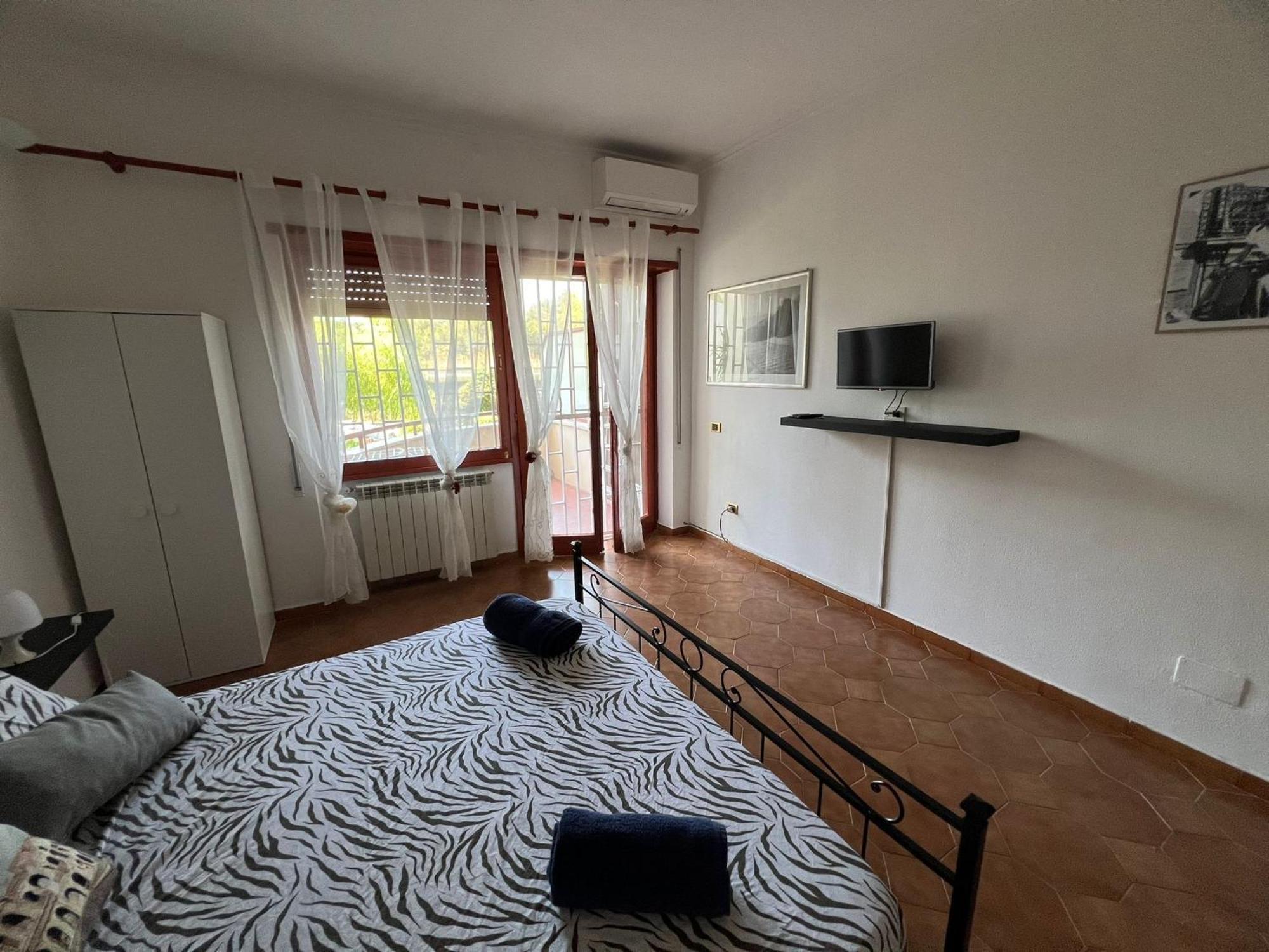Paki House Luxury Rom